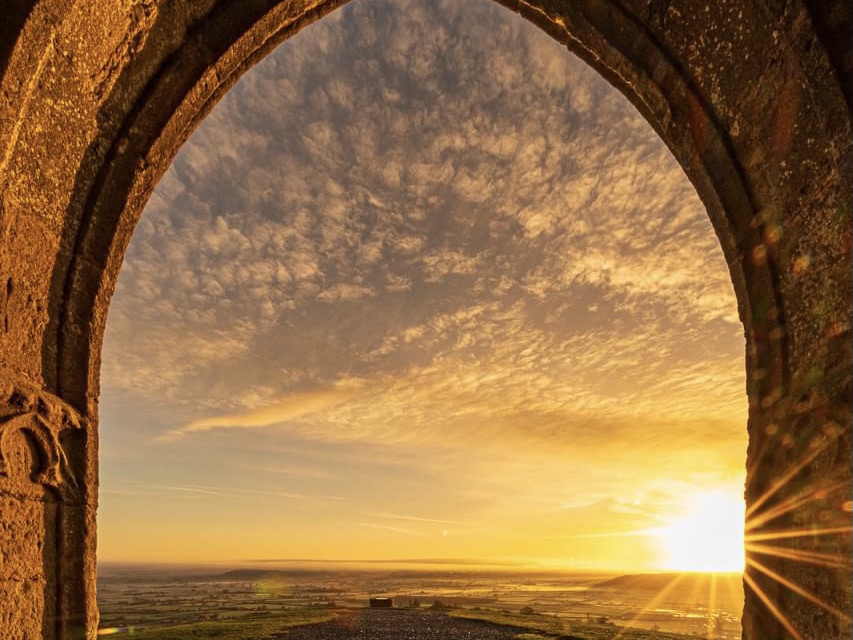 Sternentor-Weg-Heilerscchule-Glastonbury-Tor